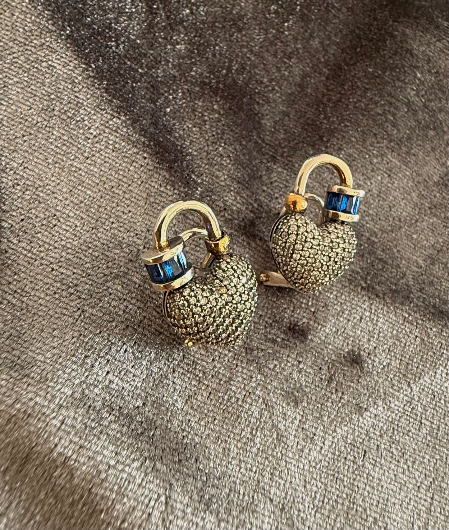 Aretas corazón en plata
