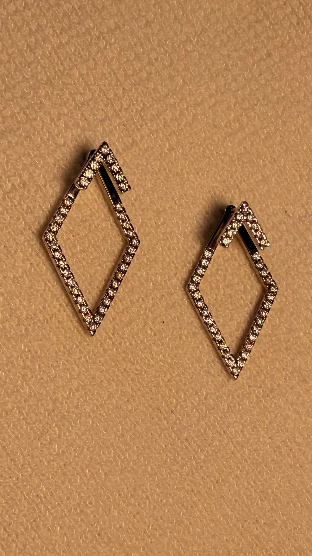 Aretes antara -plata y moisanitas