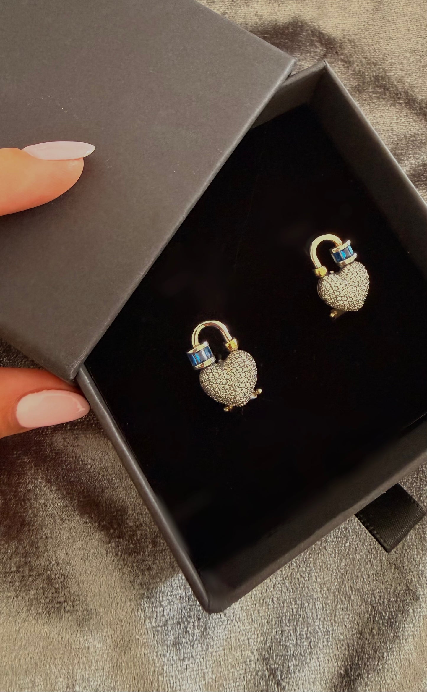 Aretas corazón en plata